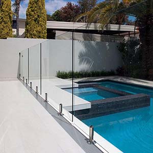 frameless <a href=https://www.hikinglass.com/glass-fence-factory-in-China-n.html target='_blank'>glass fence</a>
