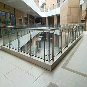 glass balcony railing