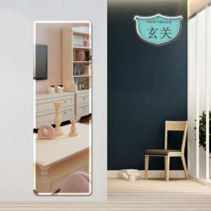 Этот утюг, закрепленный на столе, можно сложить, и вам больше никогда не придется прятать гладильную доску!