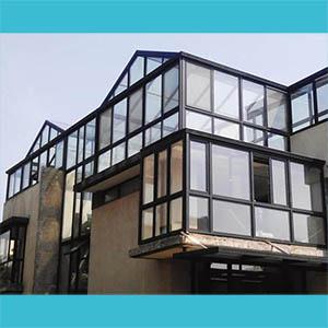 Окна, двери и ванные комнаты отремонтированы с использованием стеклопакетов и алюминия, чтобы летом ваш дом выглядел как новый!