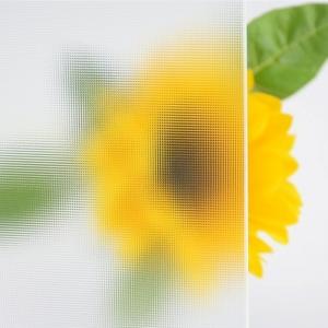 Особенно популярно солнцезащитное стекло в последние годы