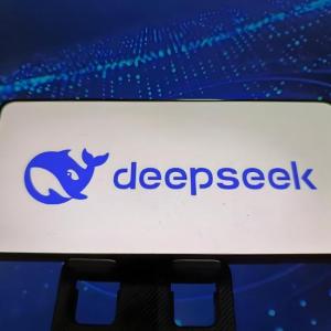 deepseek расскажите мне о тенденциях и ведущих сегментах мирового рынка стекла в 2025 году